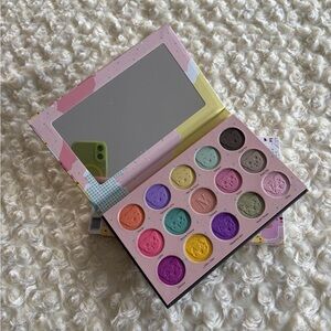 New Nomad Toyko Harajuku Pastel Dreams Eyeshadow Palette